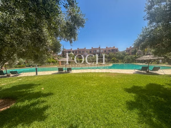 Superb garden apartment, family residence
