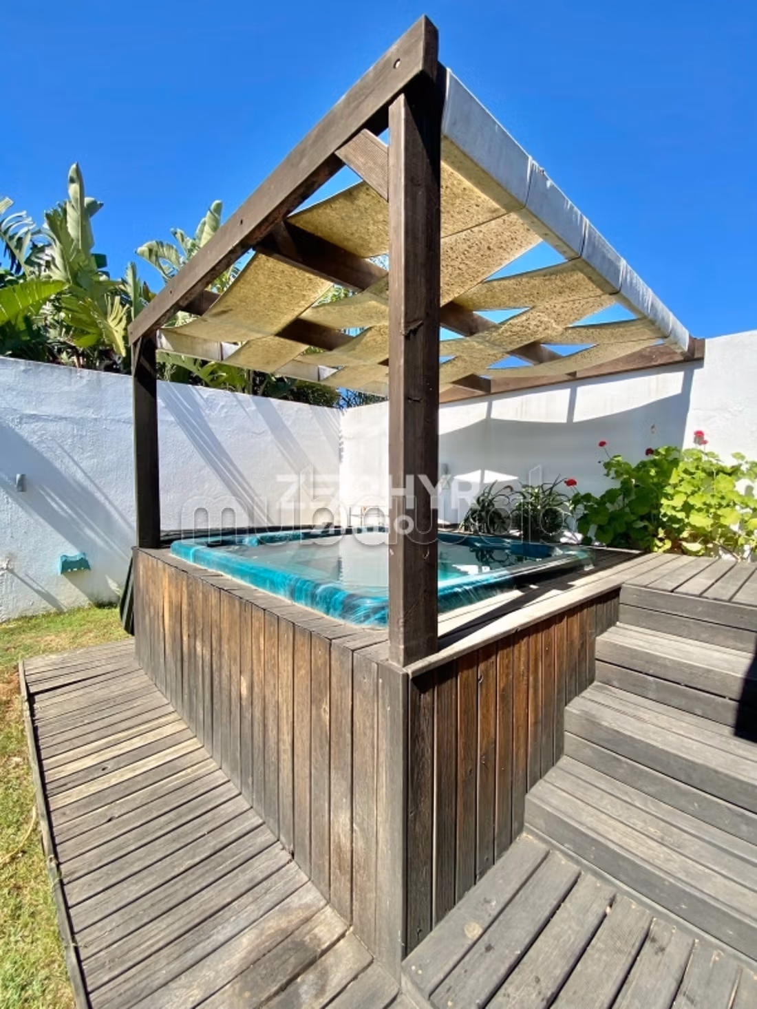 In vendita Magnifica villa S4 con piscina a Gammarth