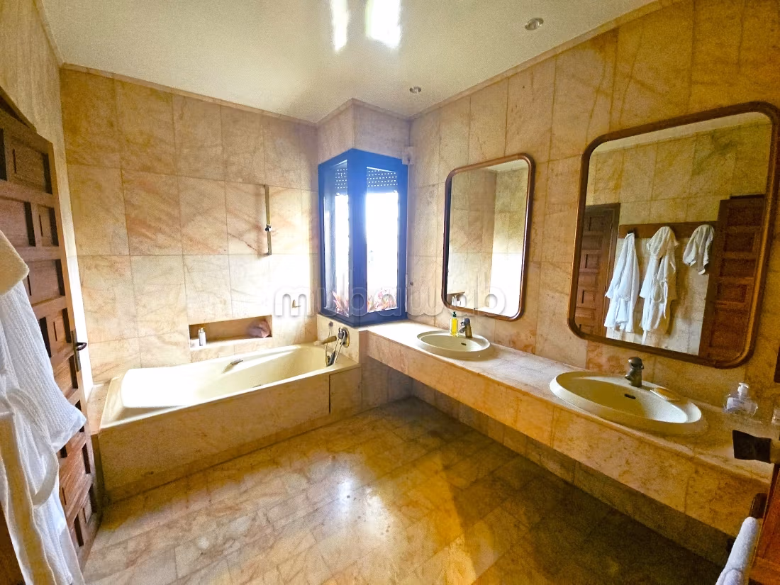 Very Beautiful Villa Great Potential 5 Suites Souissi