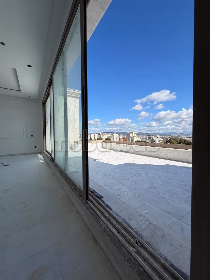Duplex à vendre à Iberie. 3 jolies chambres. Porte robuste, Résidence sécurisée. — 2