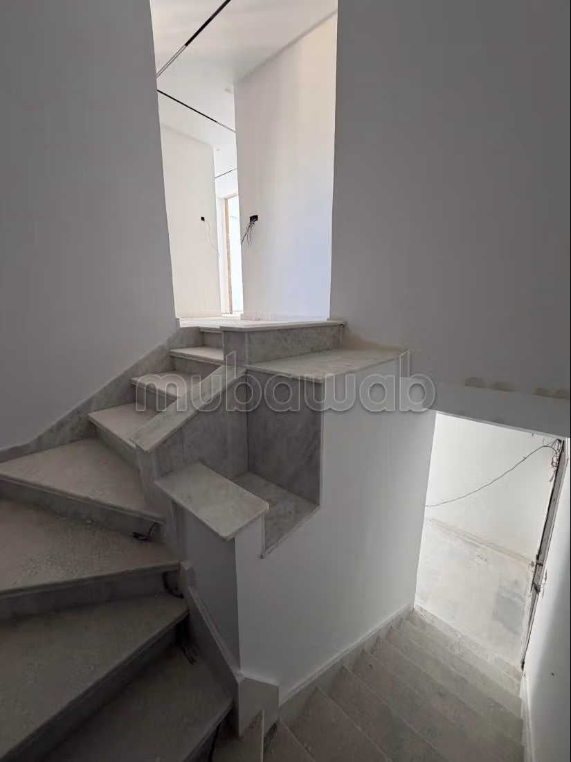 Duplex à vendre à Iberie. 3 jolies chambres. Porte robuste, Résidence sécurisée. — 5