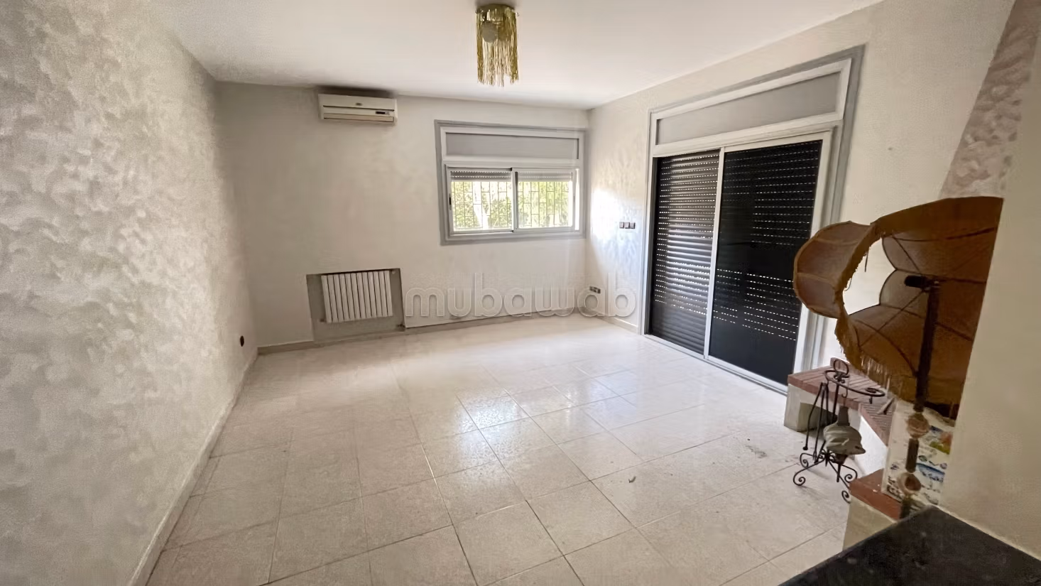 Lussuosa villa in affitto a Souissi. 4 grandi stanze. Porta blindata e parabola