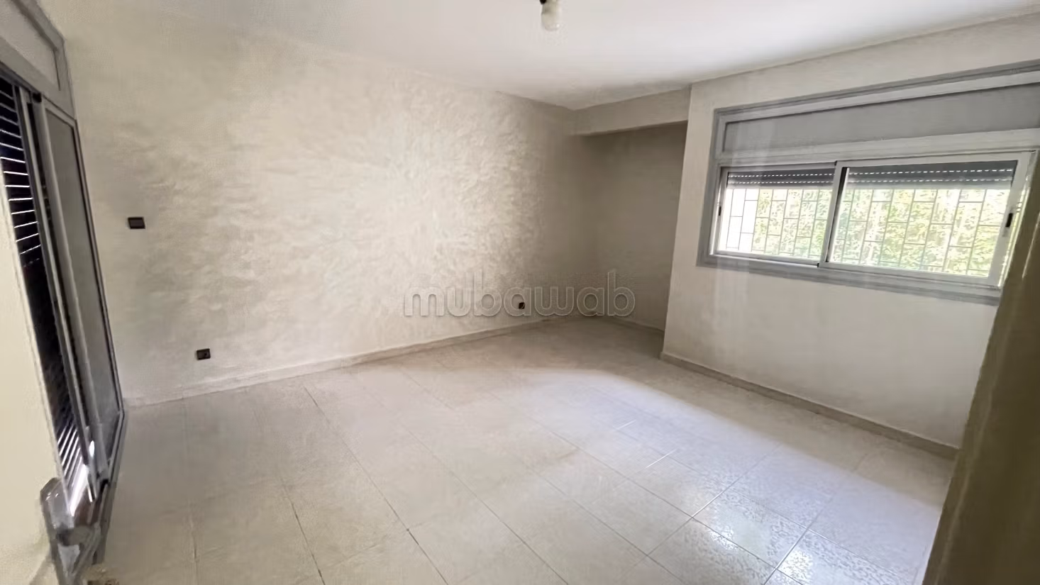 Lussuosa villa in affitto a Souissi. 4 grandi stanze. Porta blindata e parabola