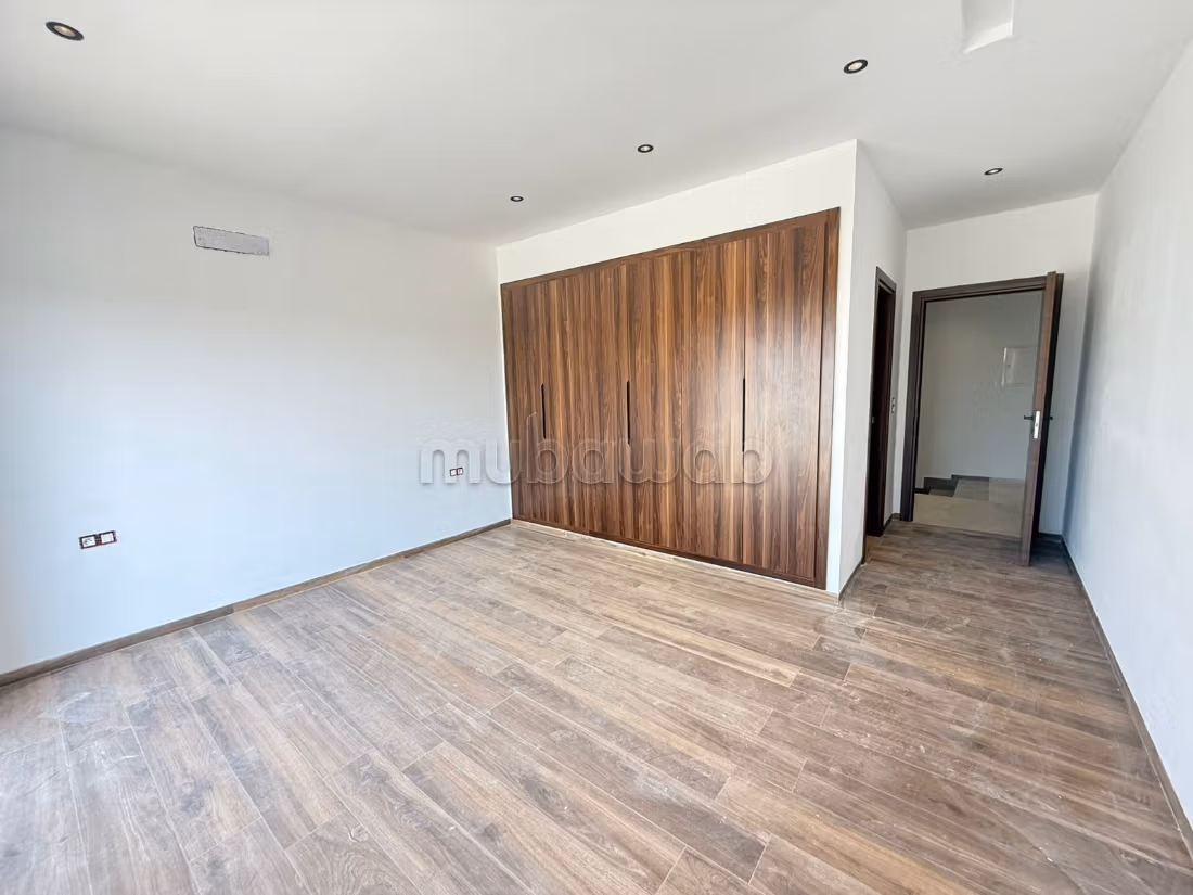 New S3 villa in a compound