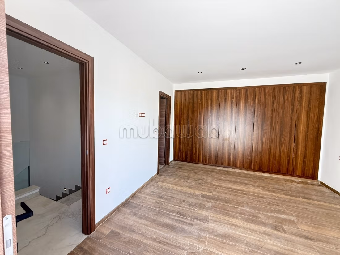 New S3 villa in a compound