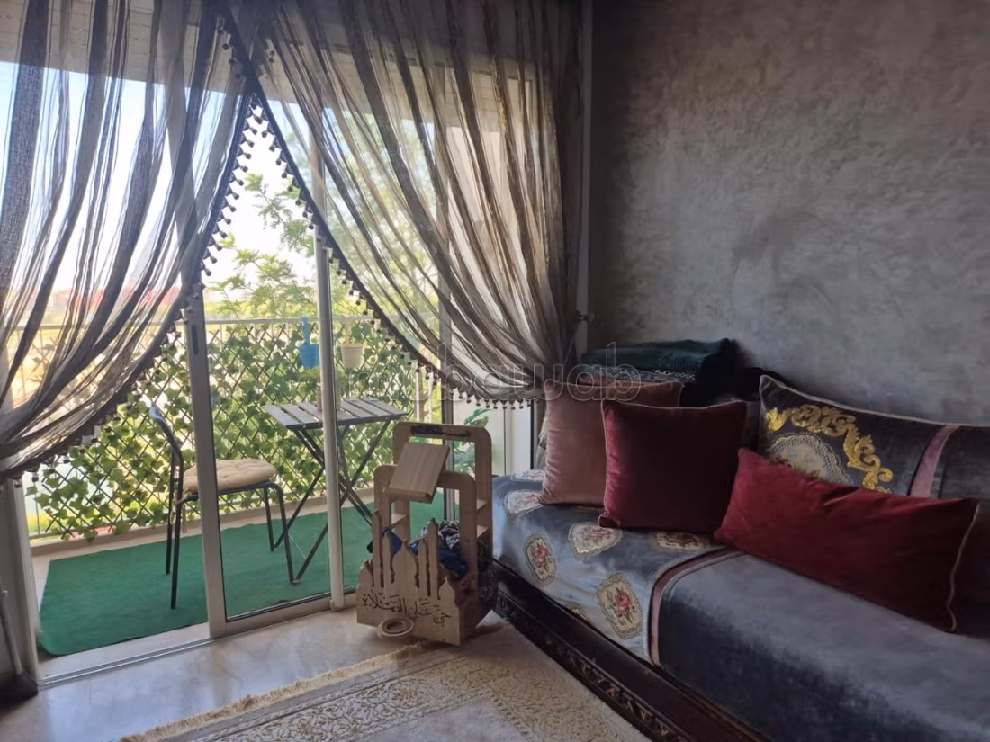 Bel appartement à vendre à Almaz.
3 chambres.
Antenne parabolique et sécurité — 3