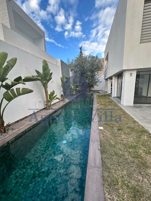 Villa indipendente S4 con piscina e giardino