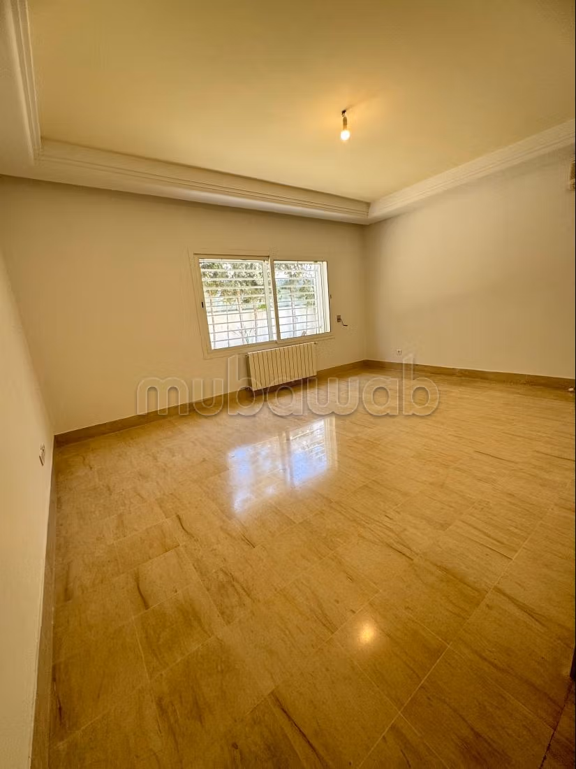 Duplex for rent in Les Berges Du Lac 2. Area 250 m². Satellite system and secure residence.