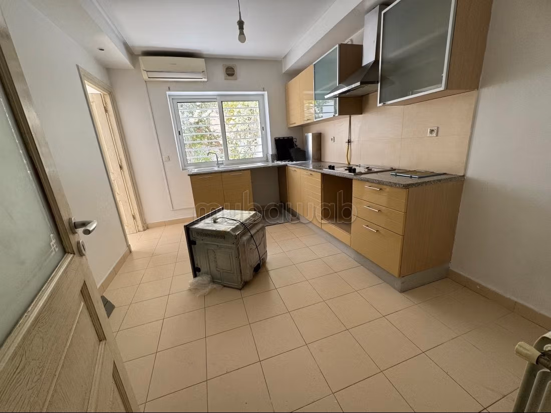Duplex for rent in Les Berges Du Lac 2. Area 250 m². Satellite system and secure residence.