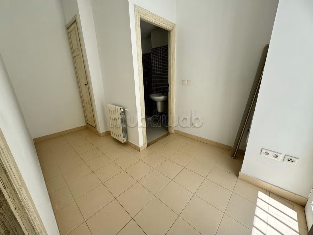 Duplex for rent in Les Berges Du Lac 2. Area 250 m². Satellite system and secure residence.