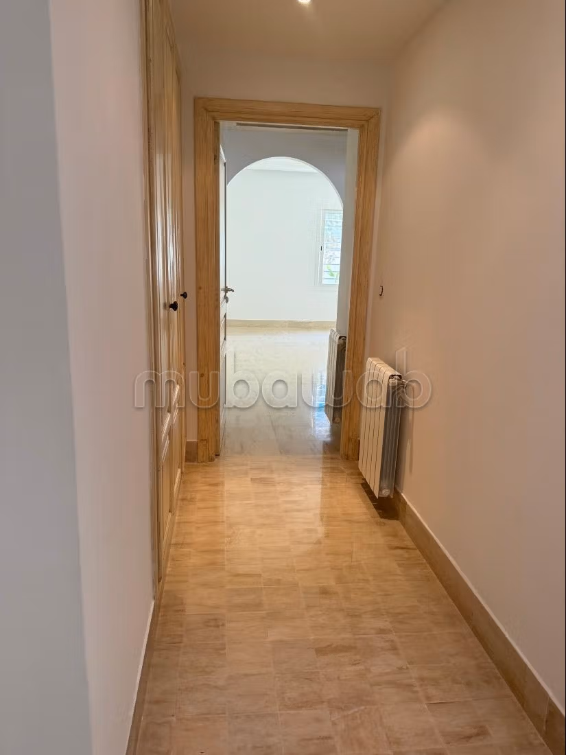 Duplex for rent in Les Berges Du Lac 2. Area 250 m². Satellite system and secure residence.
