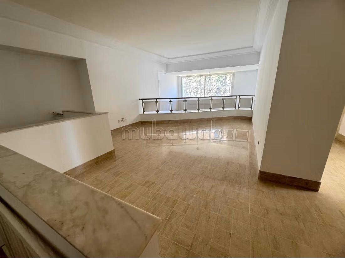 Duplex for rent in Les Berges Du Lac 2. Area 250 m². Satellite system and secure residence.