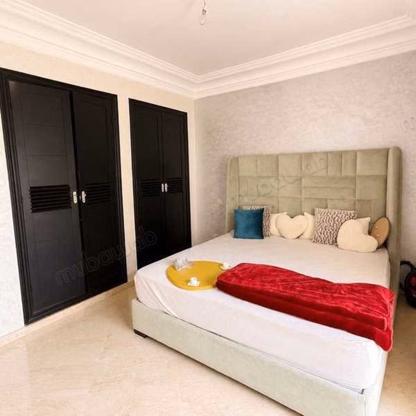 Appartement te Huur van 96,0 m² in Casablanca, Californië