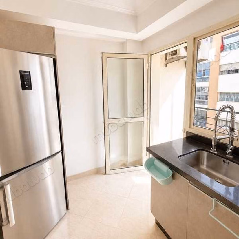 Appartement te Huur van 96,0 m² in Casablanca, Californië