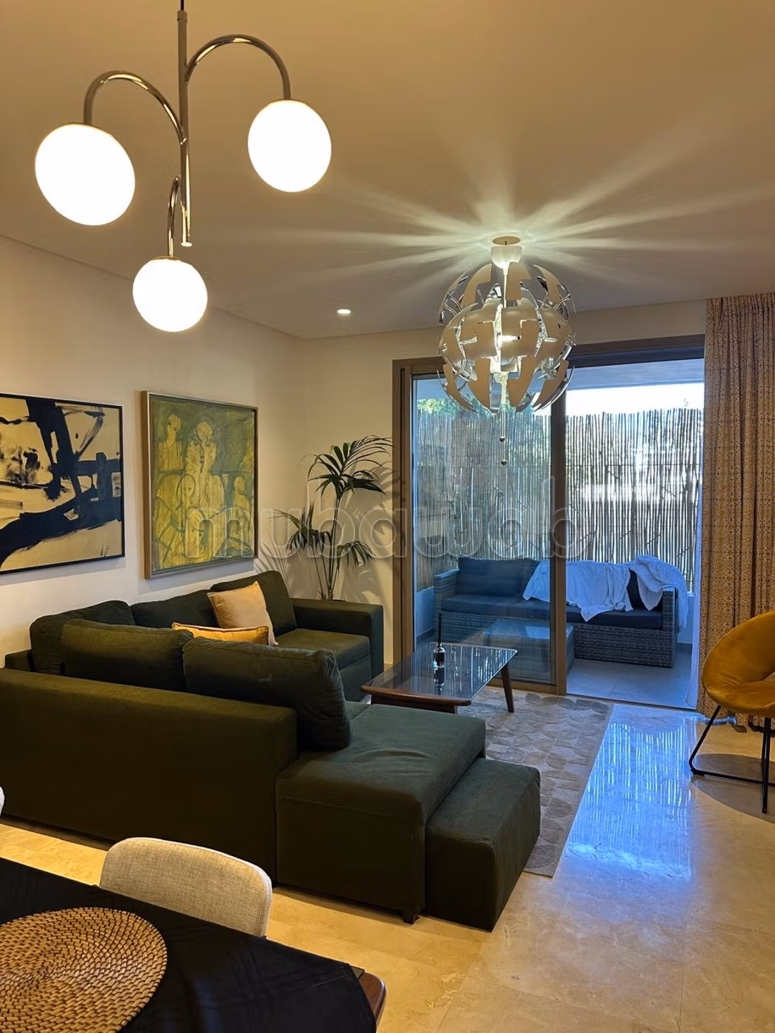 Location d'un appartement à Souissi. 
2 pièces. 
Bien meublé