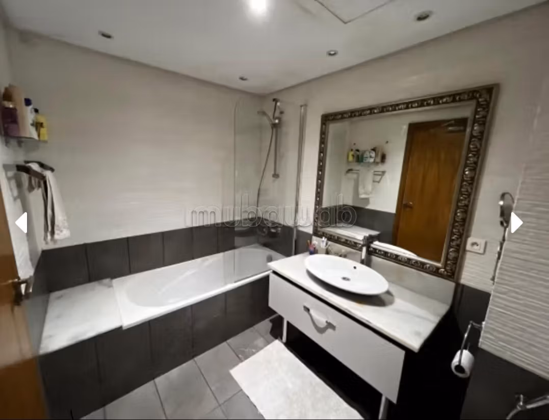 Vend appartement à Oasis sud. 3 chambres agréables. Bien meu... – další