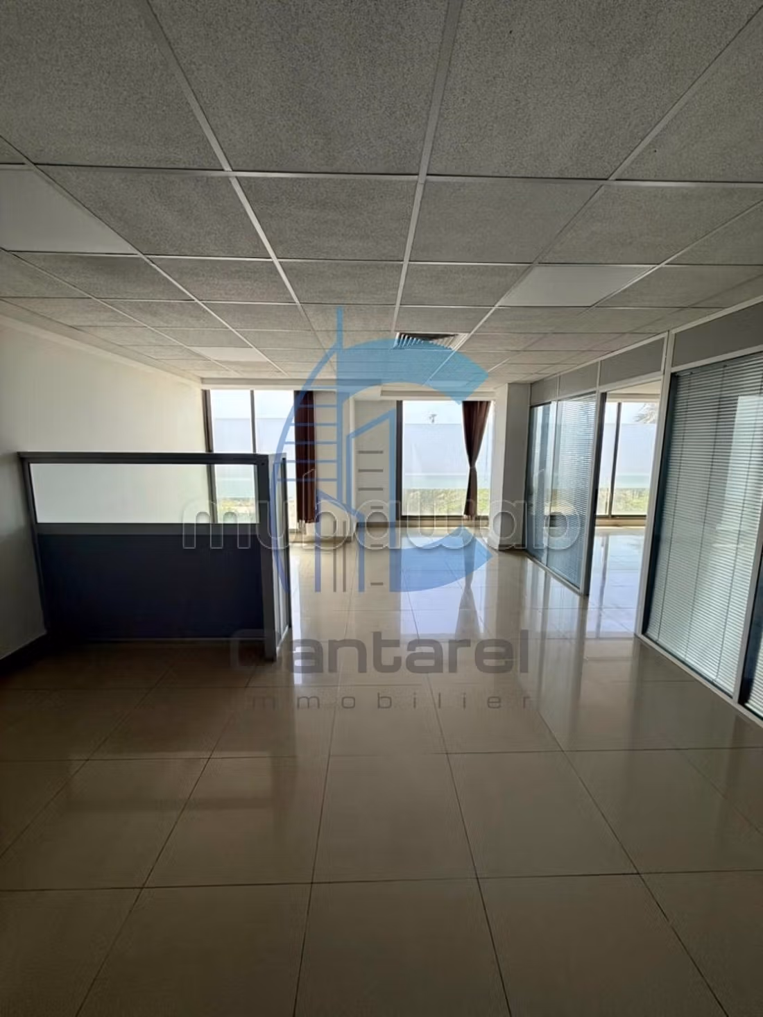 Location spaxieux bureau la corniche
