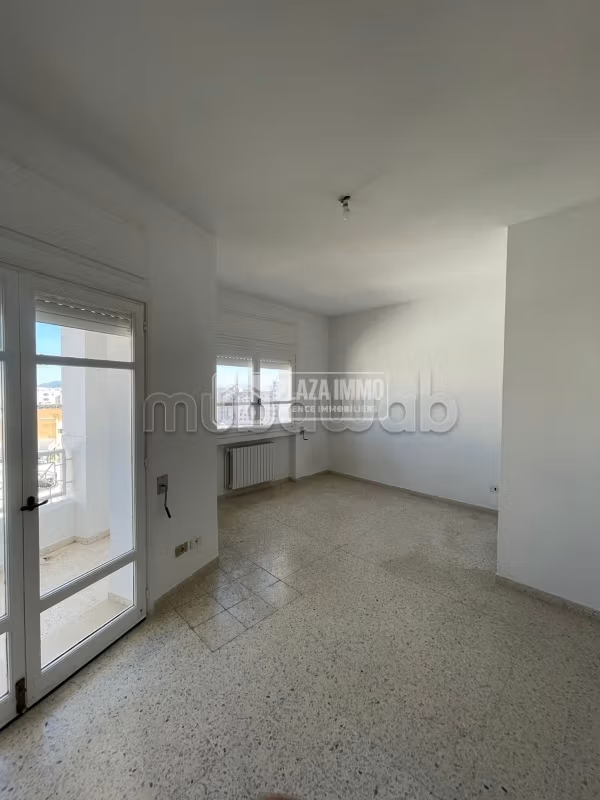 A vendre appartement S3 cité ennasr 2