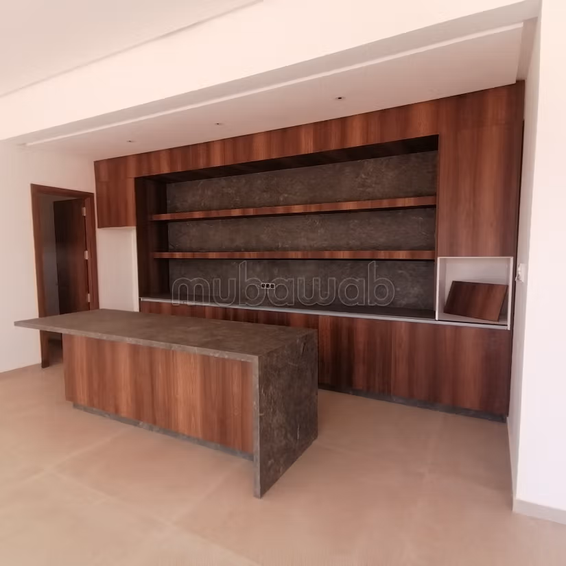 Magnificent Single-storey Villa Without Overlooking