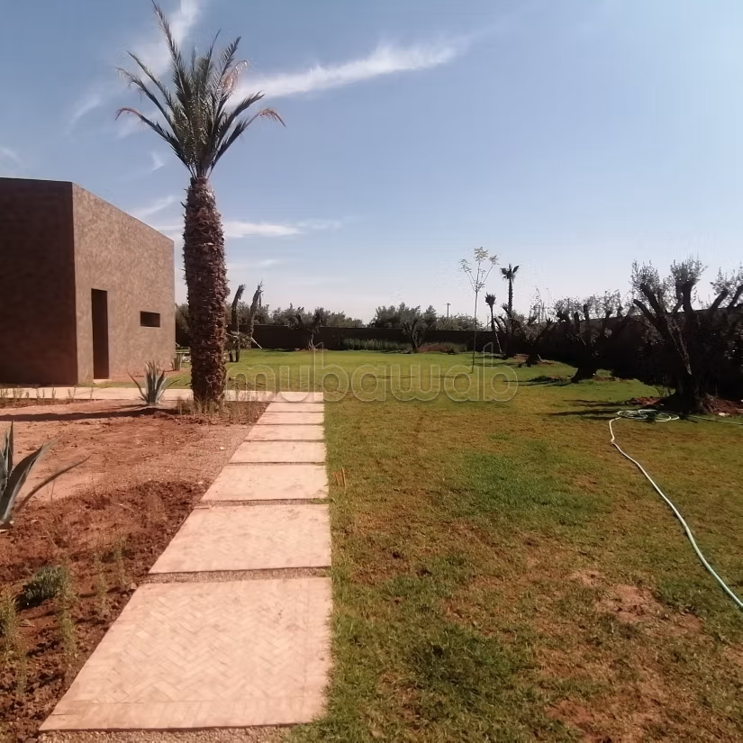Magnificent Single-storey Villa Without Overlooking