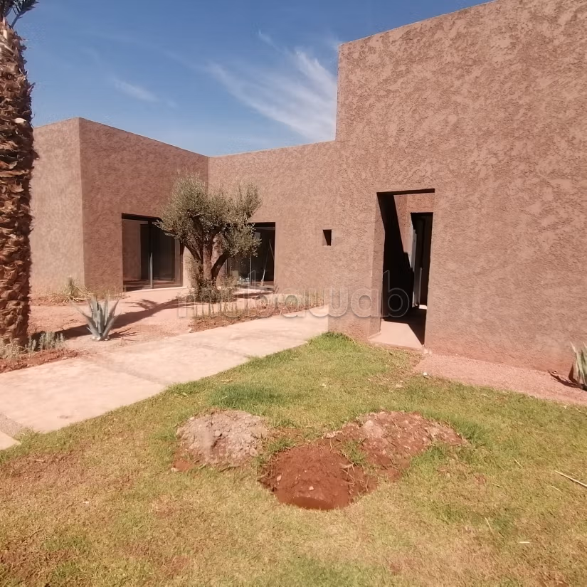 Magnificent Single-storey Villa Without Overlooking