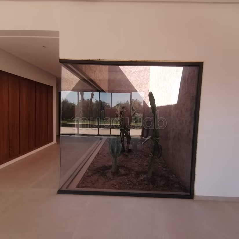 Magnificent Single-storey Villa Without Overlooking