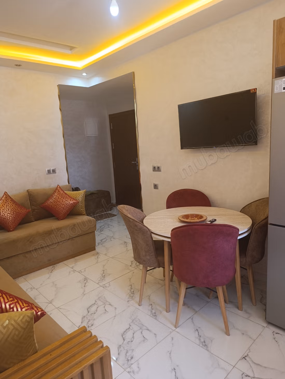 Appartement charmant à louer. 20 grands espaces de vie. Entièrement meublé