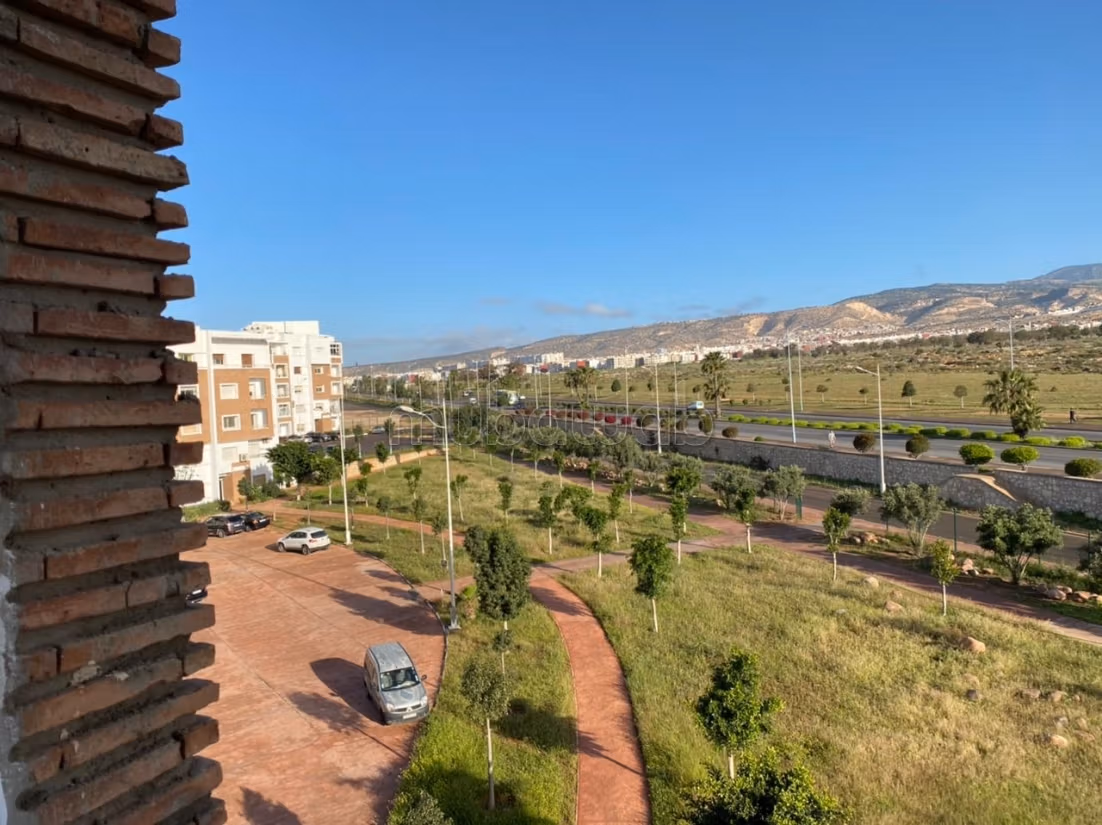 Appartement en vente à Hay Dakhla. 
Surface de 131 m². 
Terrasse