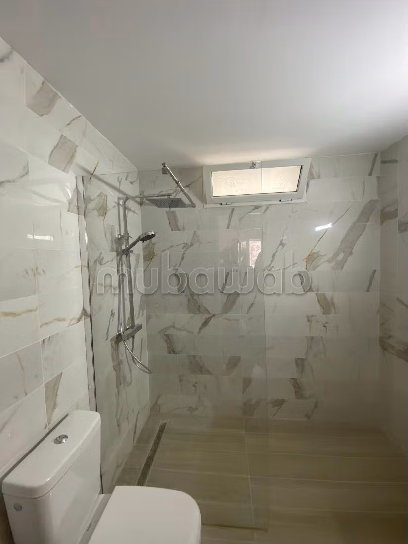 Vente d'un bel appartement à Borj Baccouche. Surface totale 81 m². Belle terrasse