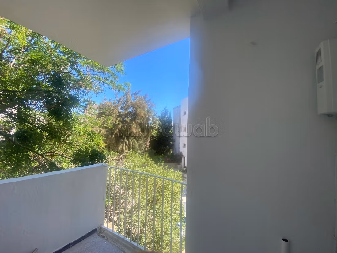 Vente d'un bel appartement à Borj Baccouche. Surface totale 81 m². Belle terrasse