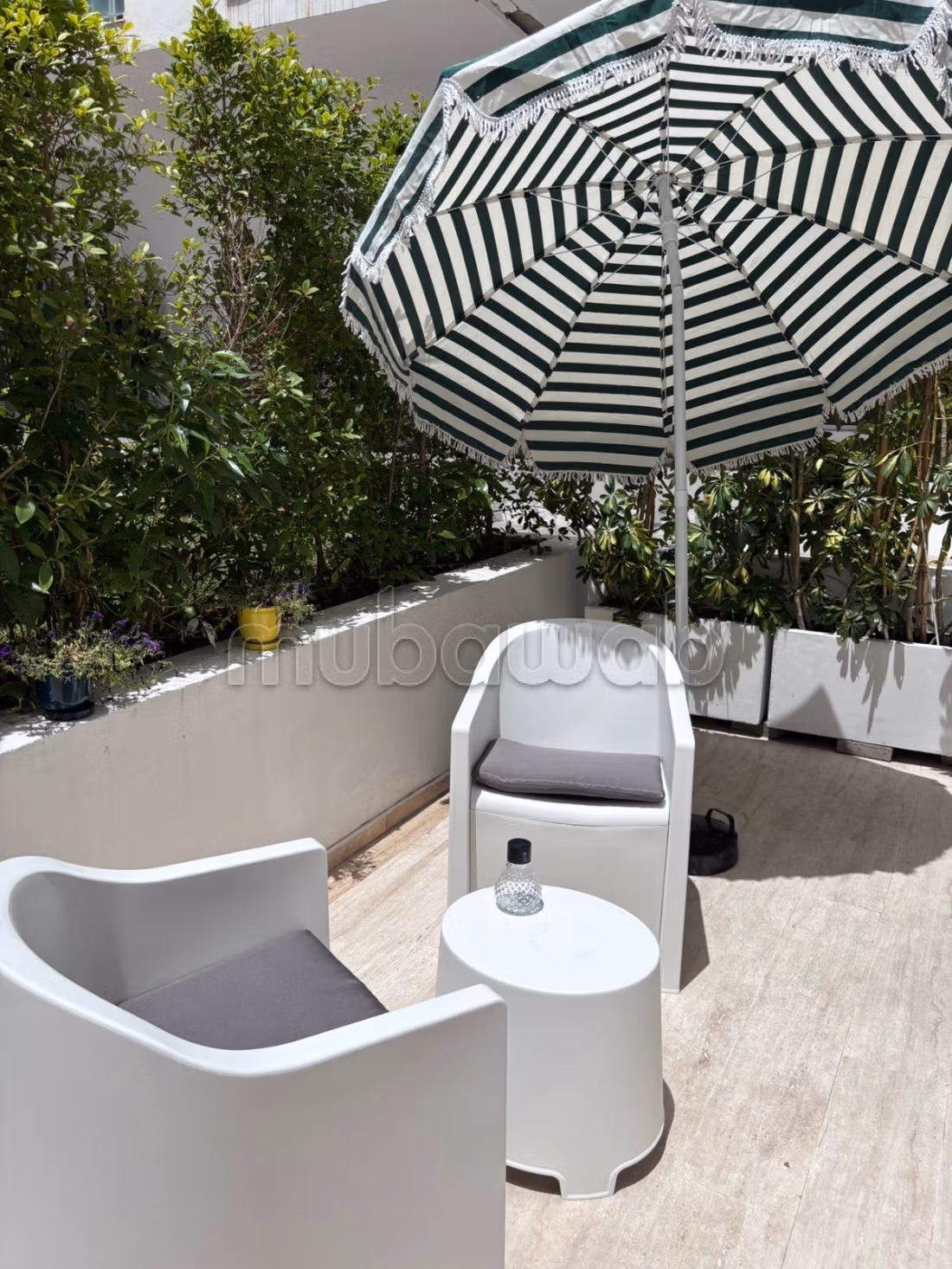 Direct Proprio Appartement moderne meublé avec terrasse ensoleillée et parking — 3