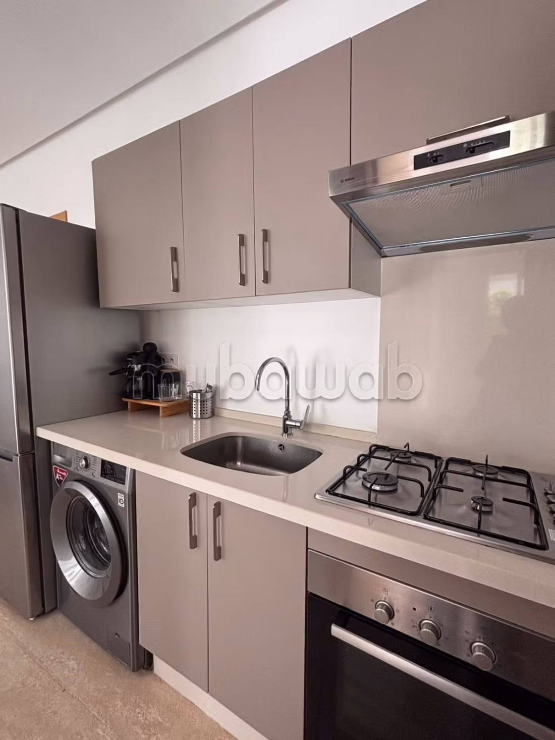 Direct Proprio Appartement moderne meublé avec terrasse ensoleillée et parking — 4