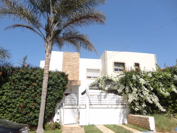 Vendita di un terreno per villa. 3 facciate a Tamesna
