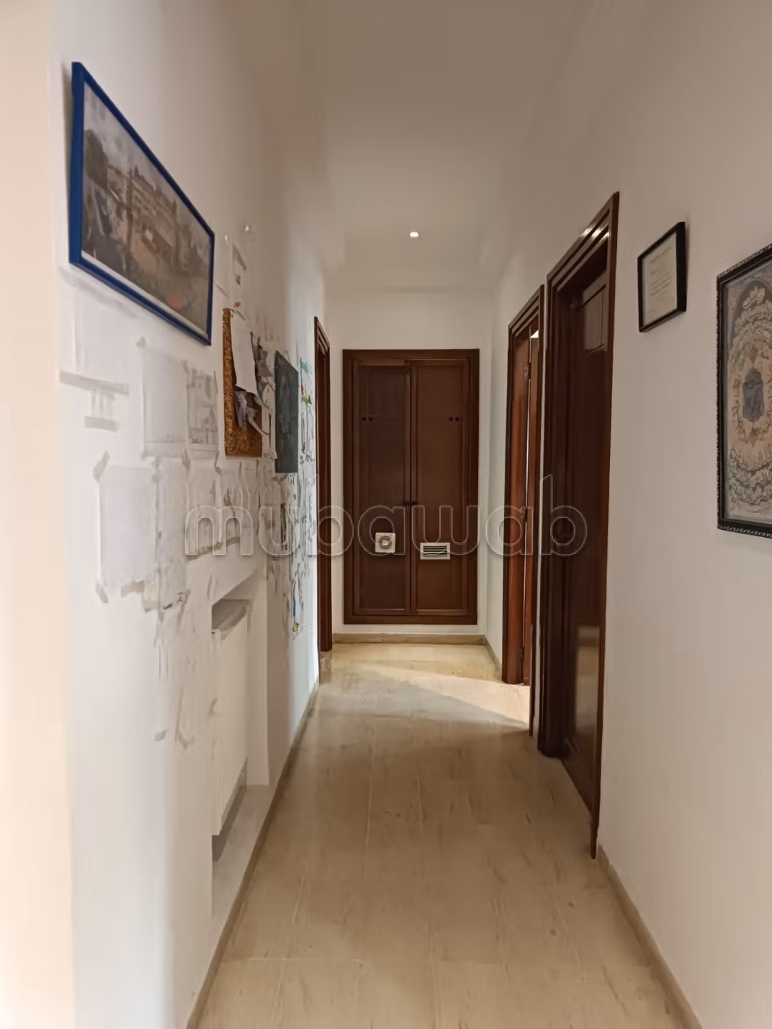 Location de bureaux. Superficie 90 m². Porte blindée, sécurité