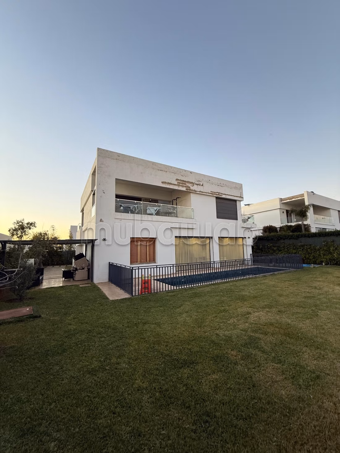 Villa de standing à vendre – Bassin El Menzeh
