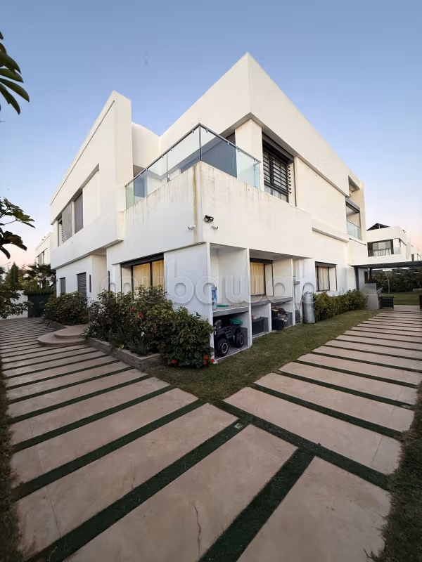 Villa de standing a la venta – Bassin El Menzeh