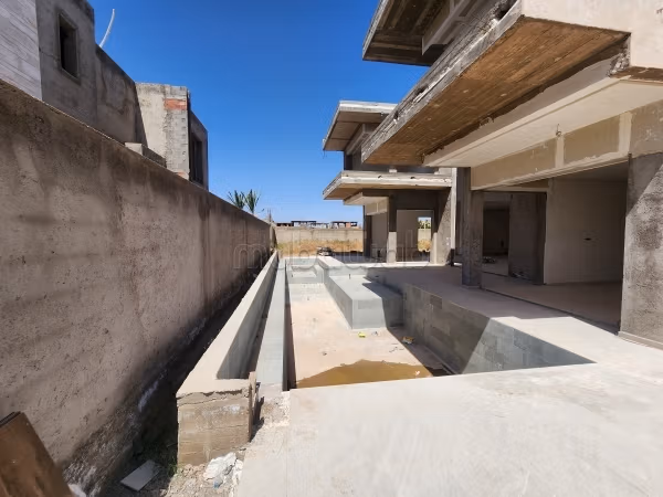 Villa Contemporaine Semi Finie à Vendre – Route de l’Ourika KM 12, Marrakech