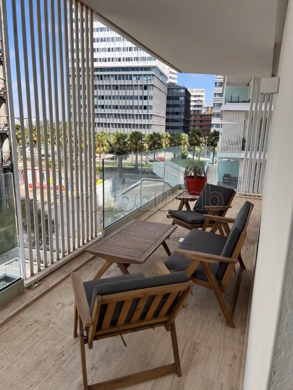 Joli studio avec grande terrasse