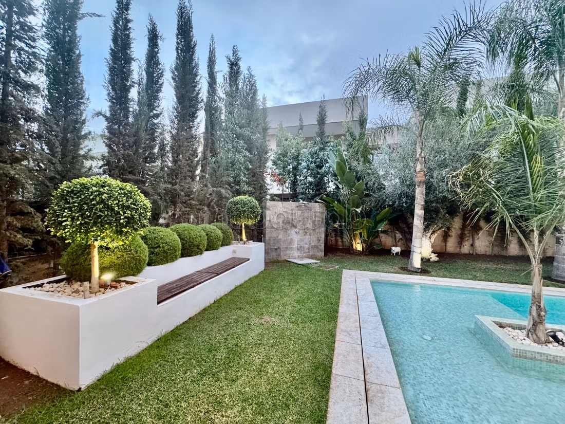 Luxe villa te huur aan de Route de Tahanaout. Oppervlakte 500 m². Gemeubileerd