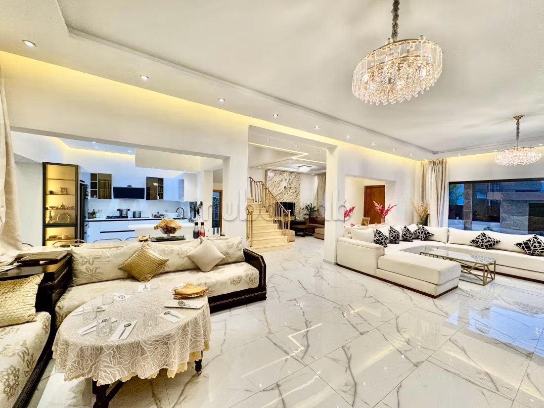 Luxe villa te huur aan de Route de Tahanaout. Oppervlakte 500 m². Gemeubileerd