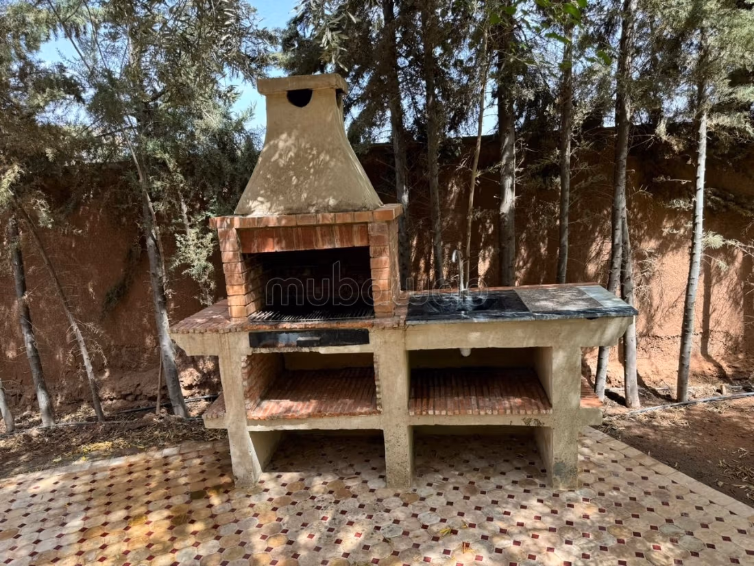 Magnifica villa in vendita a Sidi Abdallah Ghiat. 6 belle camere. Ben arredato