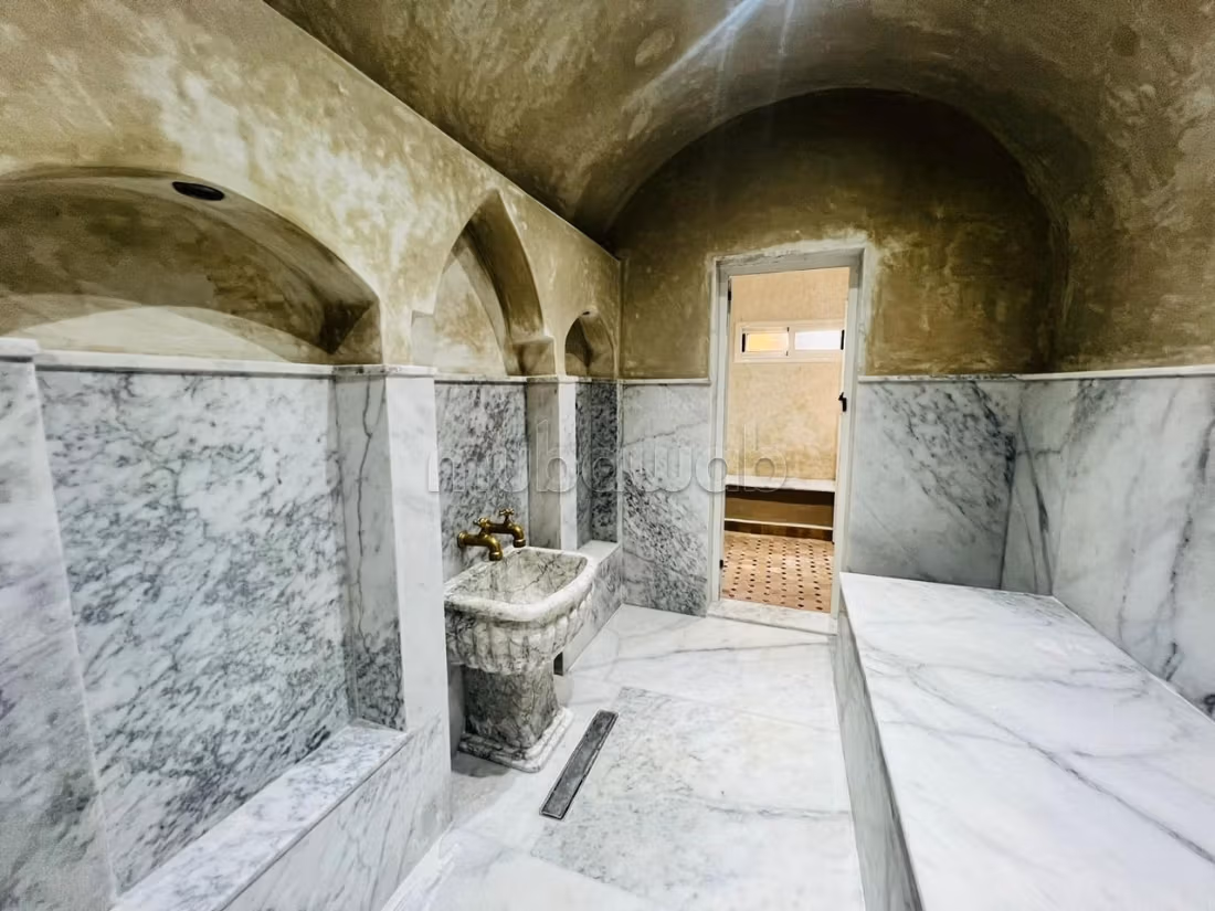 Magnifica villa in vendita a Sidi Abdallah Ghiat. 6 belle camere. Ben arredato