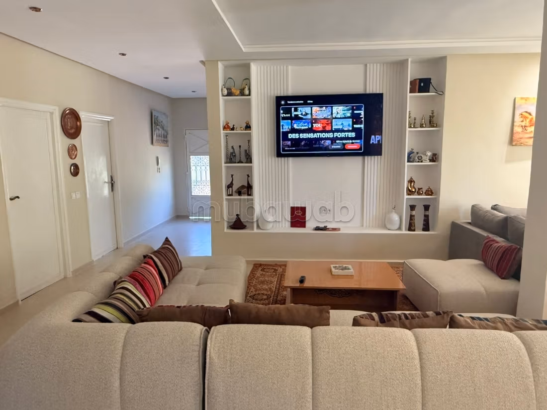Magnifica villa in vendita a Sidi Abdallah Ghiat. 6 belle camere. Ben arredato