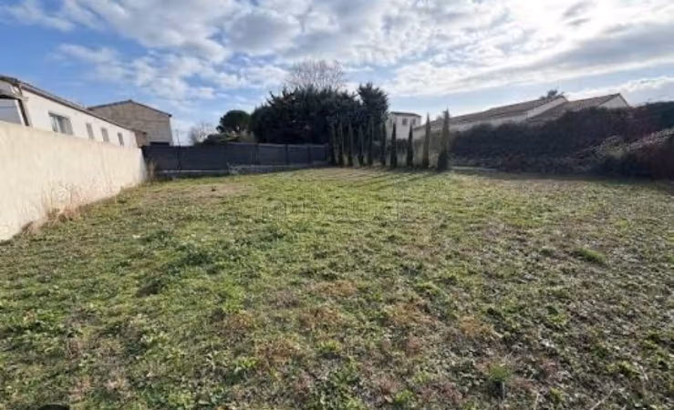 Terrain en vente à Agdal.
Surface totale 2500 m²