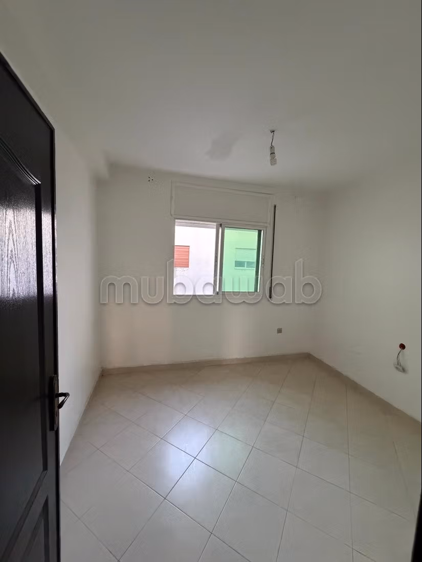 Bel appartement à louer près des marchés de la paix. Superficie totale de 80 m². Porte solide, résidence sécurisée — 3