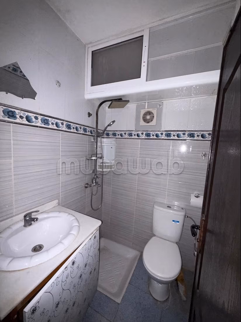 Bel appartement à louer près des marchés de la paix. Superficie totale de 80 m². Porte solide, résidence sécurisée — 4