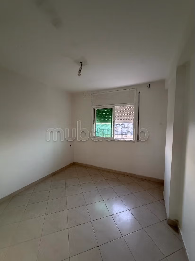 Bel appartement à louer près des marchés de la paix. Superficie totale de 80 m². Porte solide, résidence sécurisée — 5