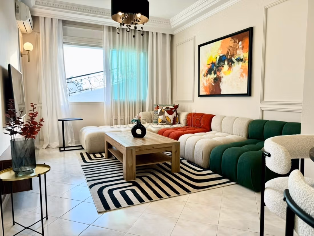 Appartement en location à Agdal. Surface totale 100 m². Ascenseur et terrasse