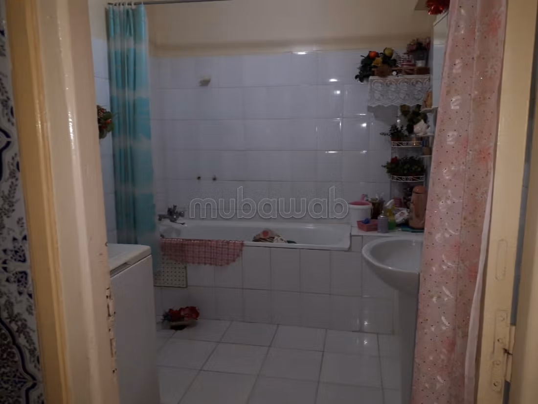 Appartement à vendre à Issil.
Surface totale 220 m².
Ascenseur et terrasse — 6