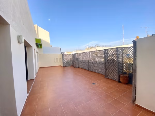 Appartamento in affitto a Agdal. 3 camere. Ascensore e terrazza
